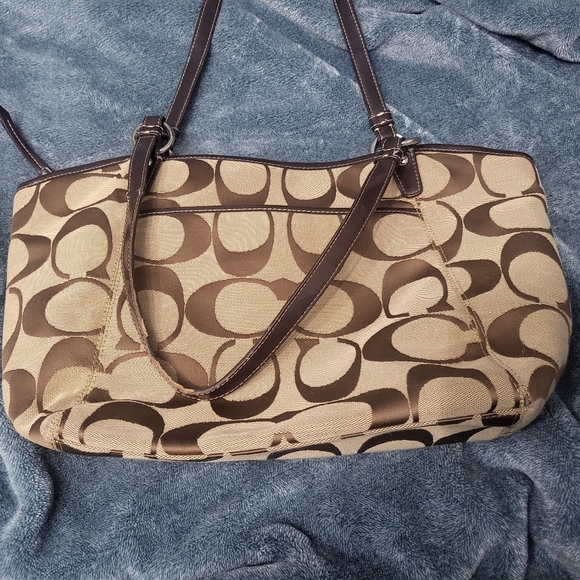 Coach shoulder bag EUC - Picture 2 of 4